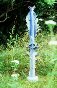 blaue-Pflanzen-stele